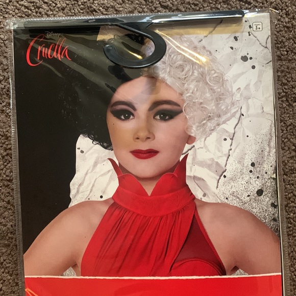 Cruella costume - Picture 6 of 8